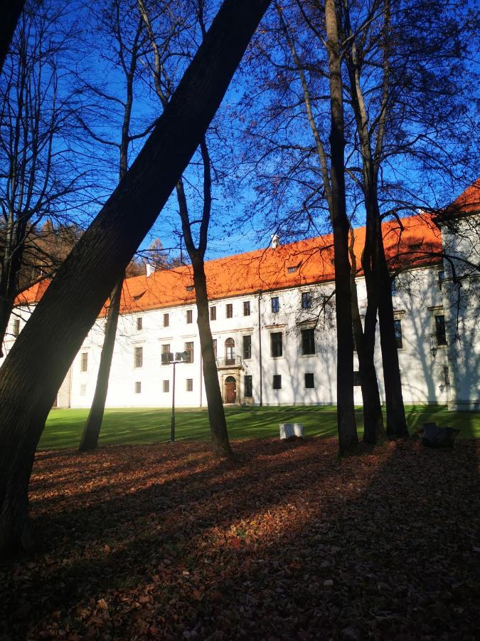 Suskie Diablaki Hotel Sucha Beskidzka Kültér fotó